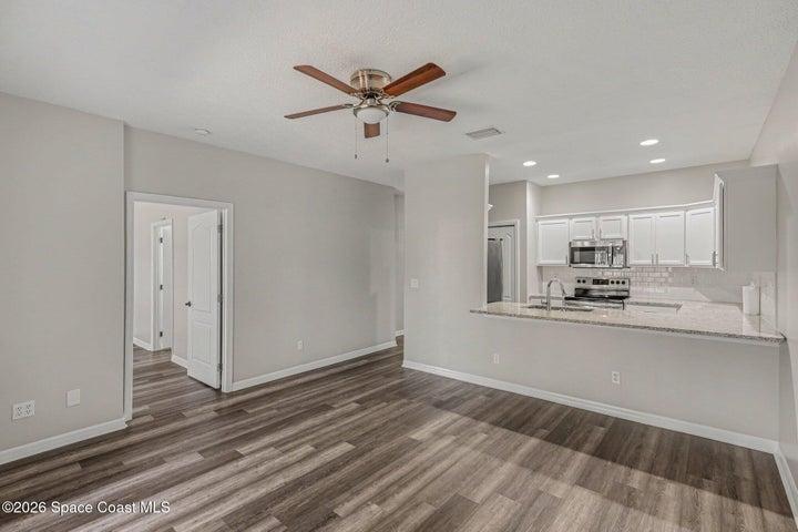 Living room / Kitchen