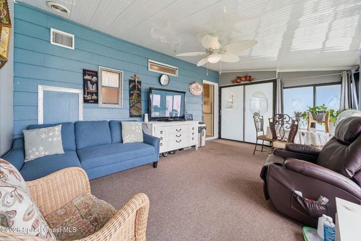 Spacious bonus room
