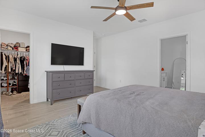 Owner's suite with large walk in closet
