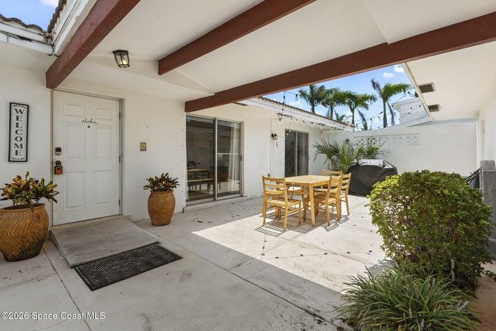 Lots of outdoor entertaining space