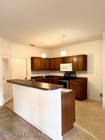 Kitchen with Breakfast Bar!