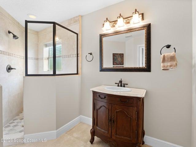 Upper floor bathroom