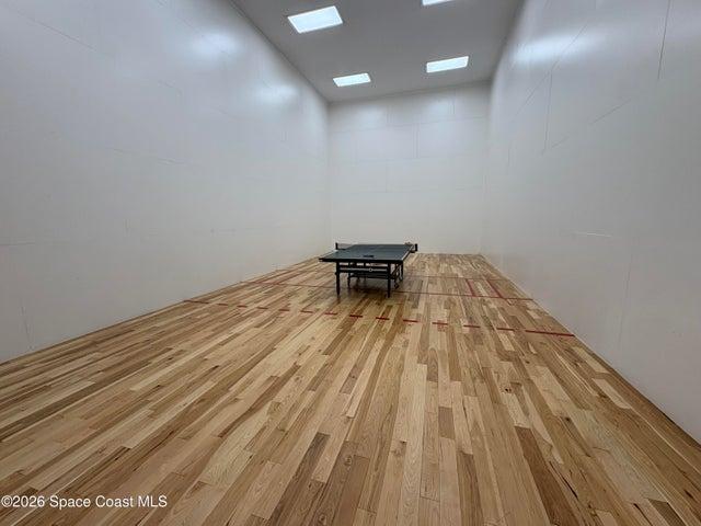 2 racquetball courts
