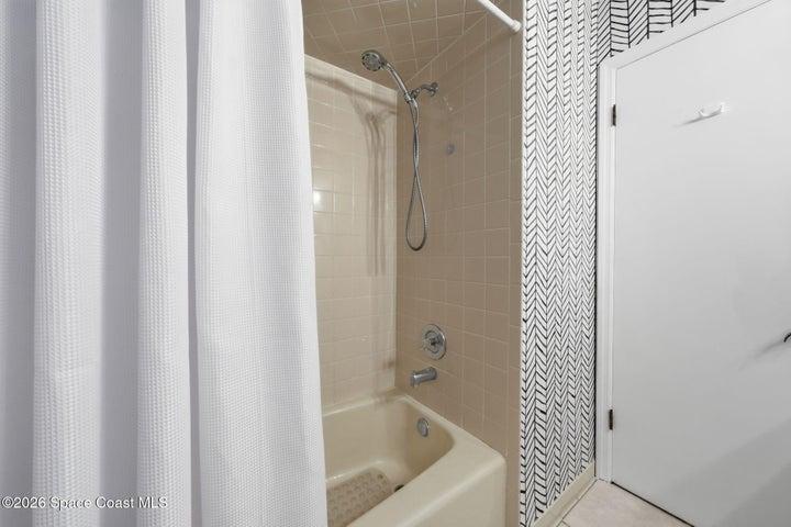 Tub/shower combo