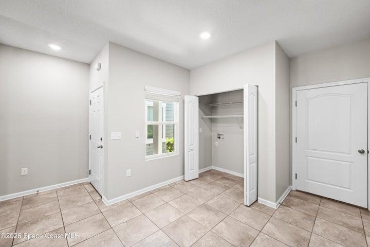 Foyer Area/Laundry Area