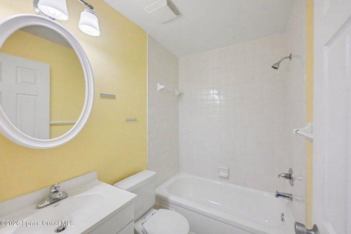 Guest Bath with Tub/Shower