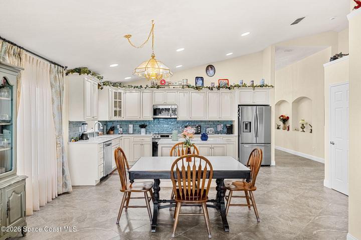 Eat In Area to Kitchen