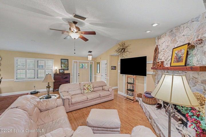 1810 Whispering Oaks Circle, Melbourne, FL, 32934 photo 5