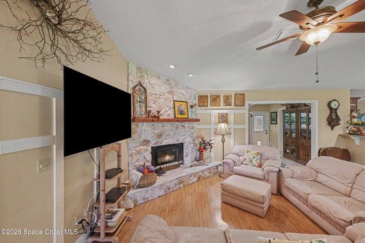 1810 Whispering Oaks Circle, Melbourne, FL, 32934 photo 3