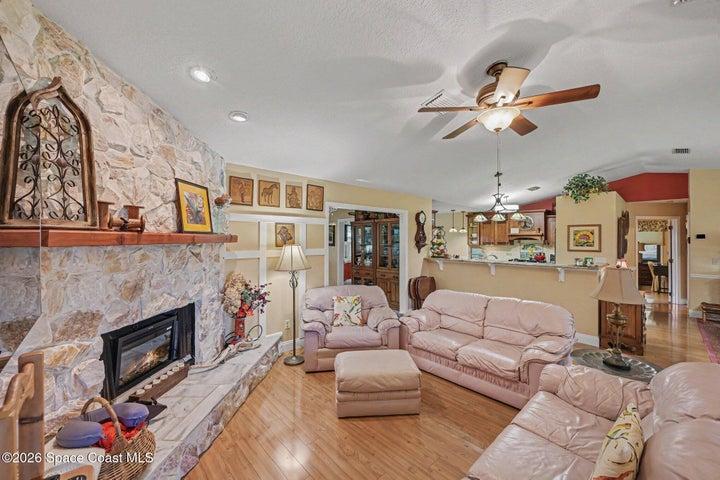 1810 Whispering Oaks Circle, Melbourne, FL, 32934 photo 4