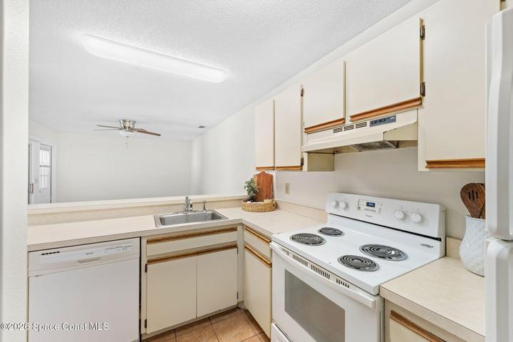 Imgaine the possibilty with a few personal touches in this kitchen