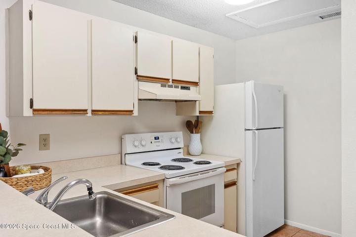 This kitchen is waiting for you to make it shine!