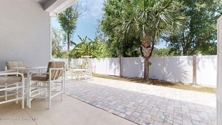 Back porch for grilling and fully fenced uyard