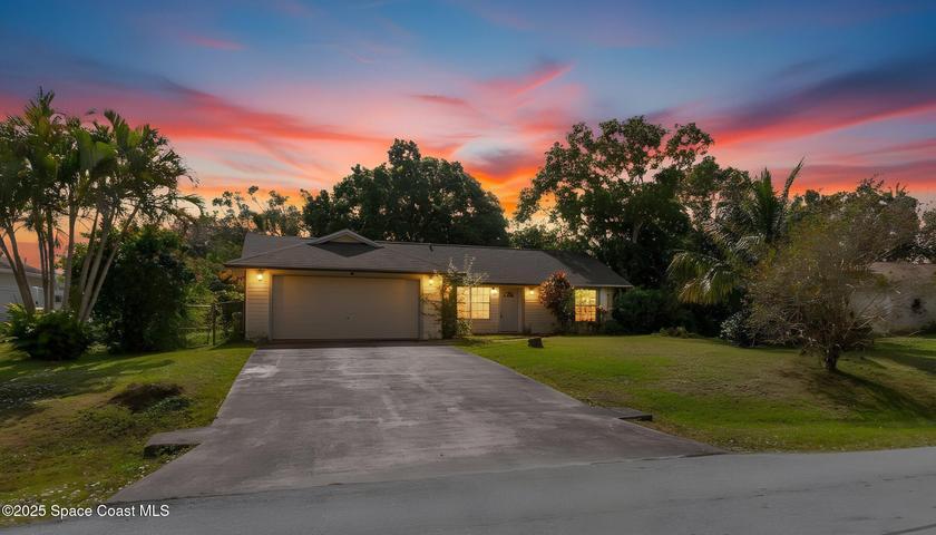 1226 Hedgecoth Street NW, Palm Bay