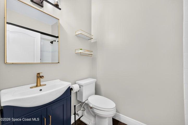 Full bath 1st floor