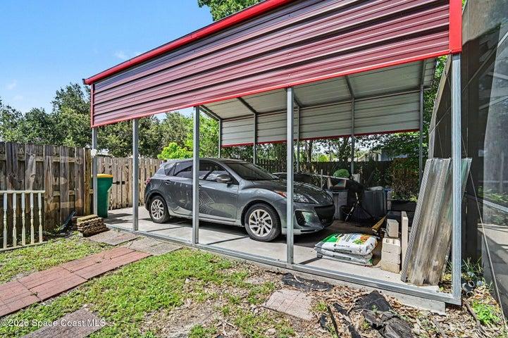 Nice Storage behind fenced yard area with paved driveway.