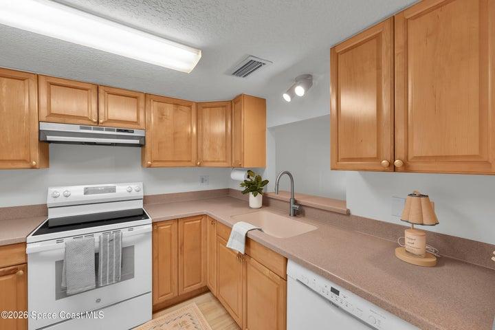 2302 Sunrise Boulevard 209, Fort Pierce, FL, 34982 photo 4