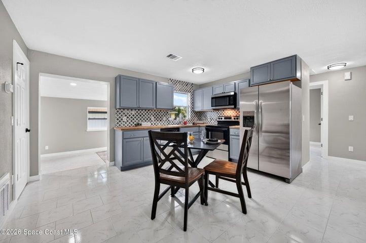 Eat in kitchen