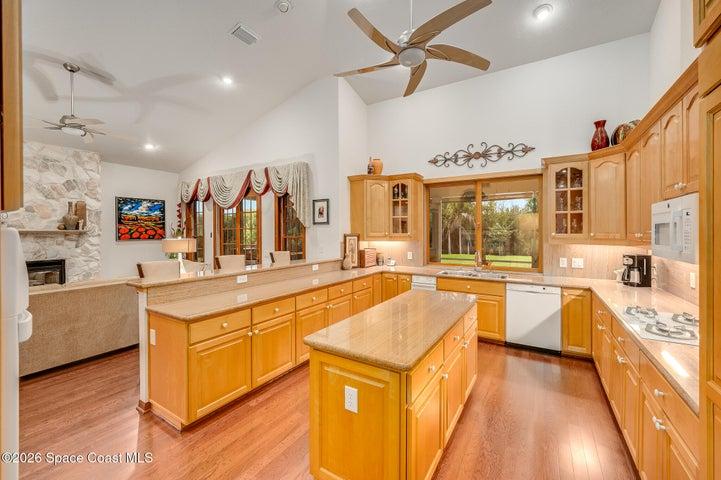 3706 Secluded Oak Court, Melbourne, FL, 32934 photo 7