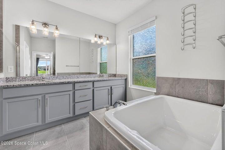 Primary ensuite with ample storage and tub
