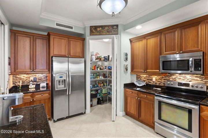 Walk-in pantry!