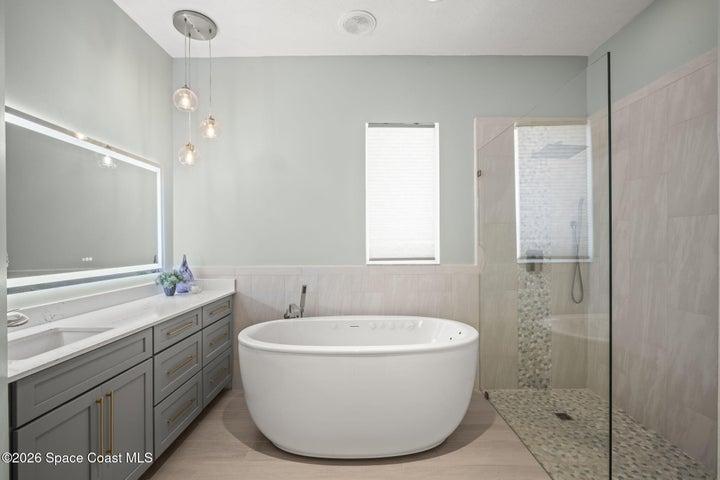 809 W Central Boulevard, Cape Canaveral, FL, 32920 photo 40