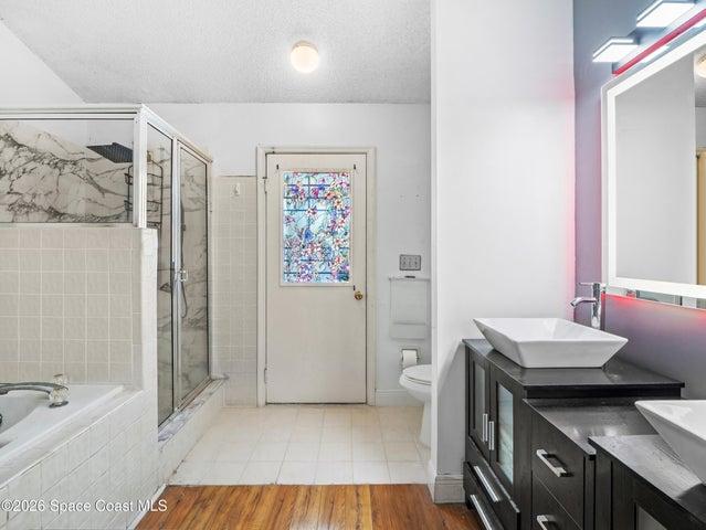 Primary bathroom photo has been digitally enhanced. Personal items have been removed for presentation purposes.