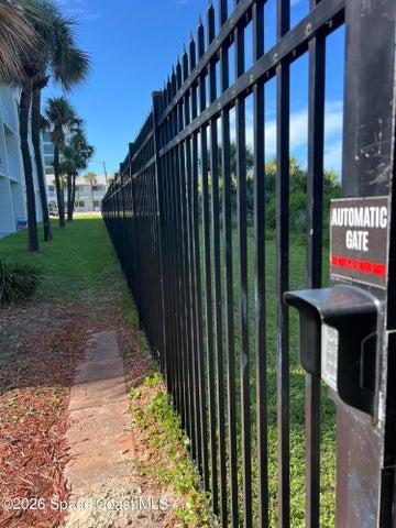 access to Beach is keyless
