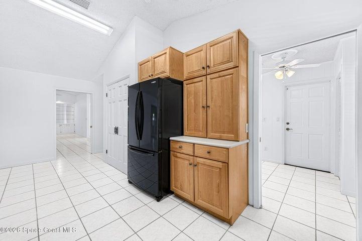 More kitchen next to pantry