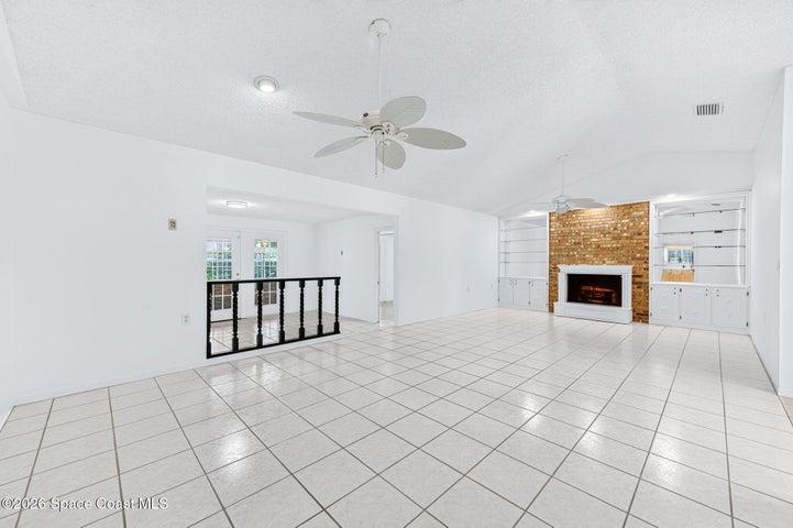 LR-DR w/vaulted ceilings