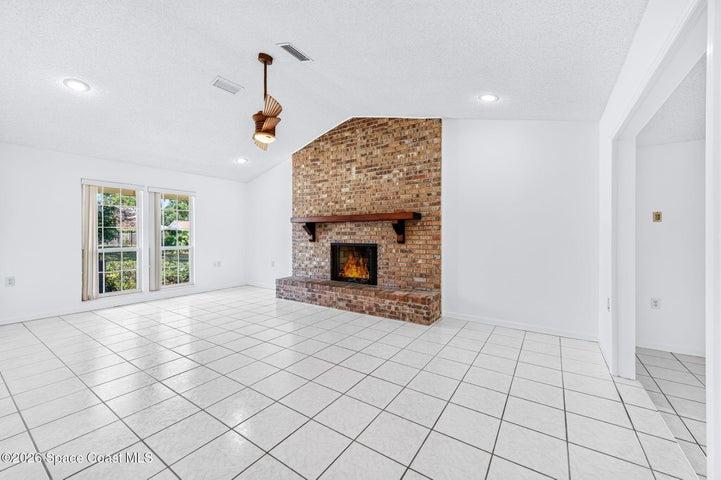 FR w/gas log fireplace
