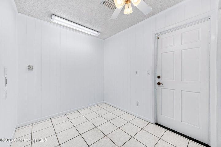 Another pantry & door to garage