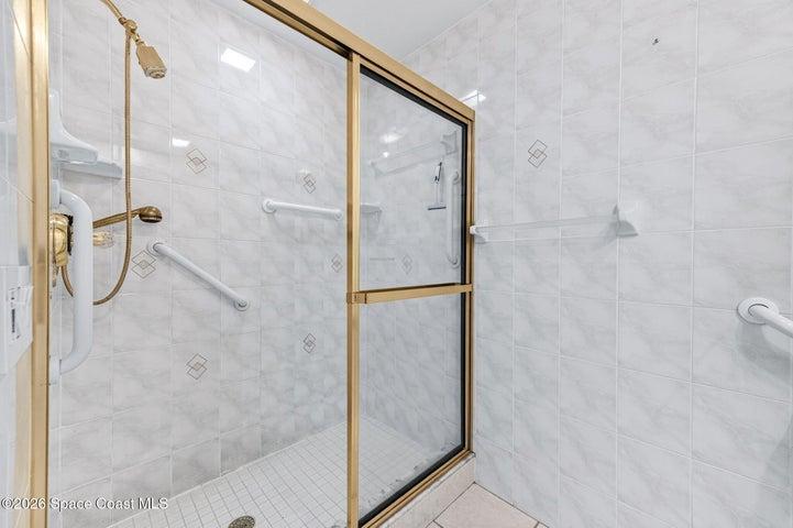 Tiled shower rm