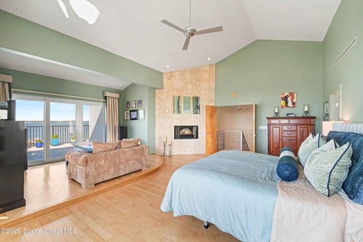 primary bedroom, alcove looking to river