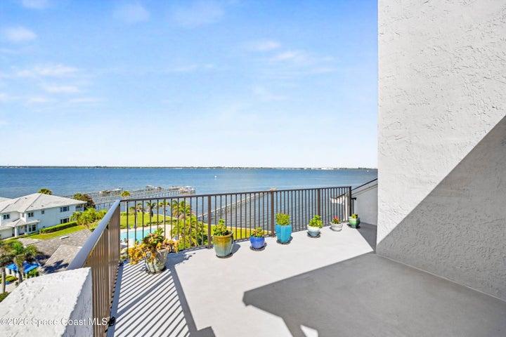 2nd floor balcony
