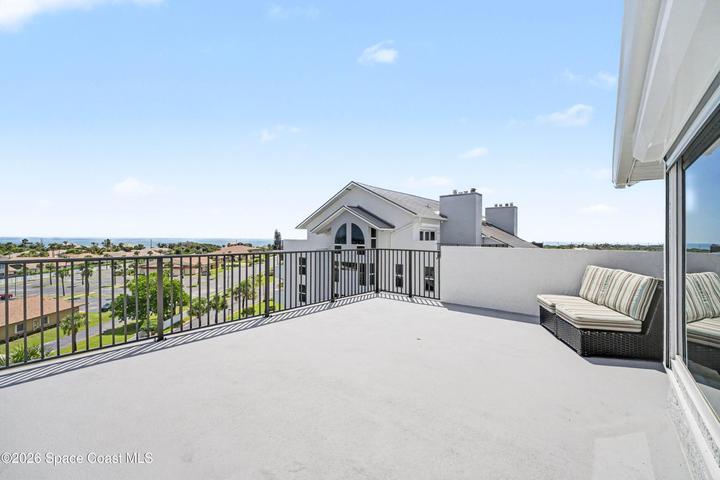 2nd floor balcony
