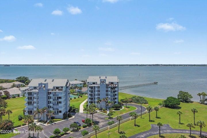 condo on left, penthouse on right side top 2 levels.