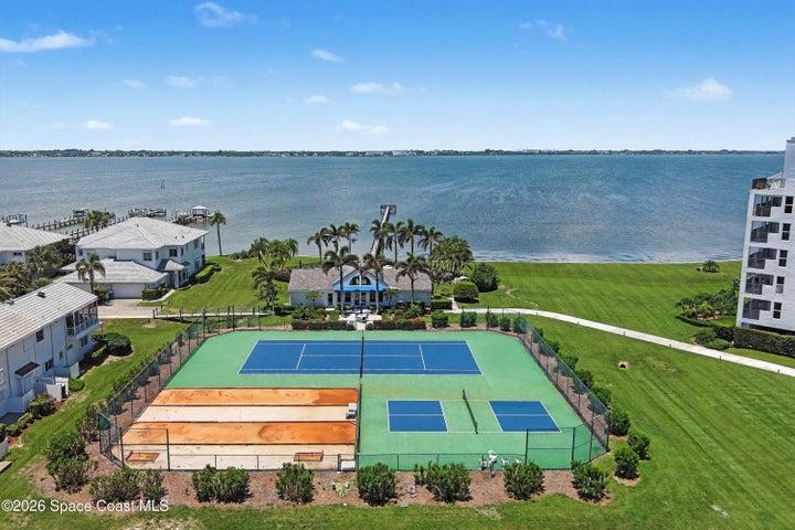 tennis and pickle ball courts