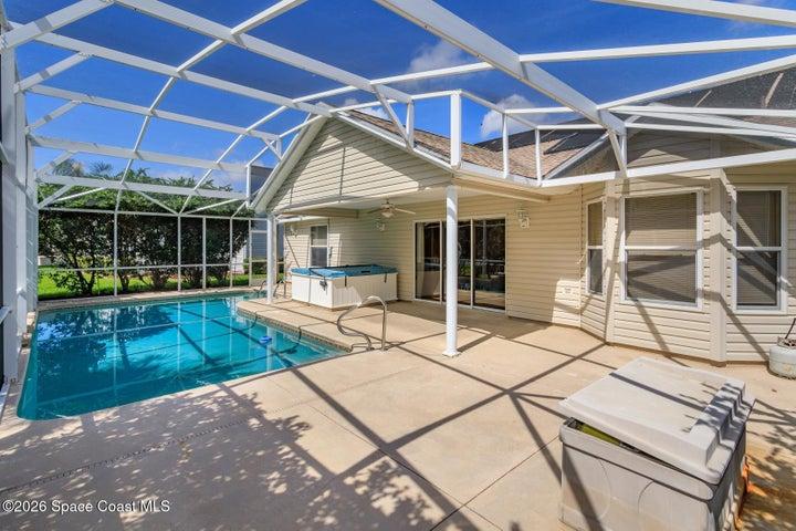 expansive pool surround