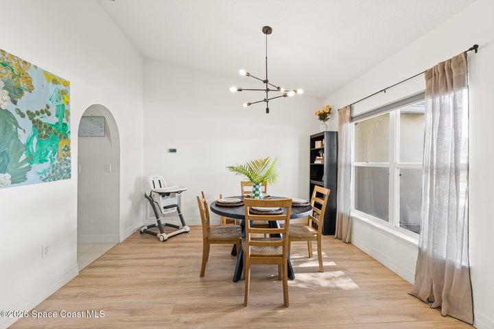 Off-Kitchen Dining
