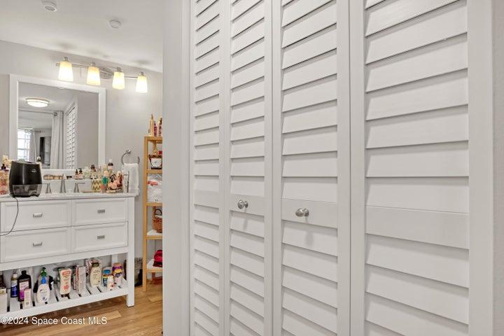 Primary Bathroom w/walk-in closet