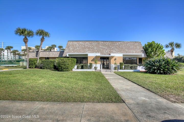 Clubhouse w/pool table, library, kitchen & laundry
