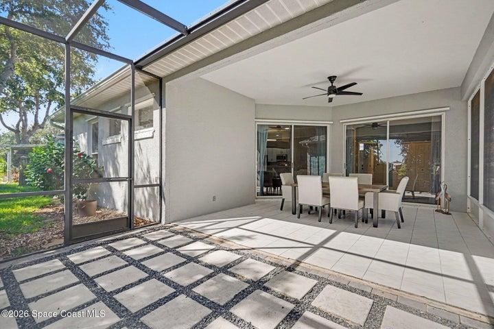 Oversized lanai for outdoor living