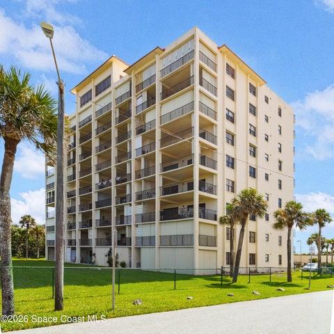 Residence takes up the entire north corner of the 4th floor with a sunrise and sunset covered balconies