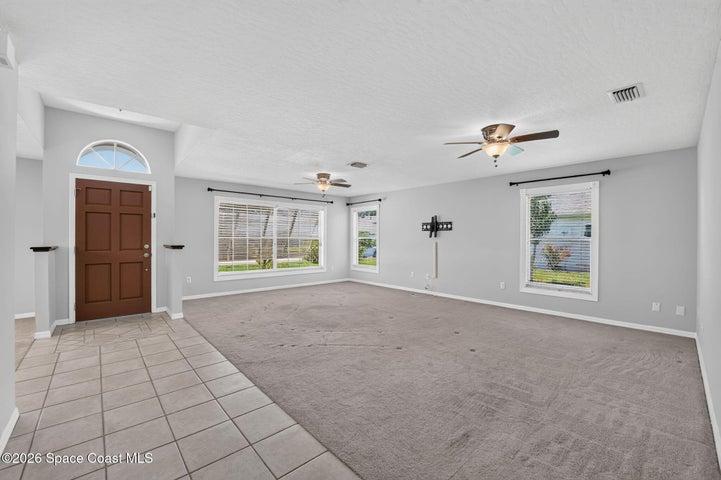 Entrance/Living Room
