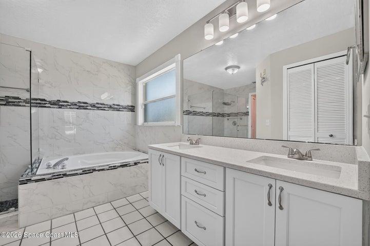Main Bathroomn