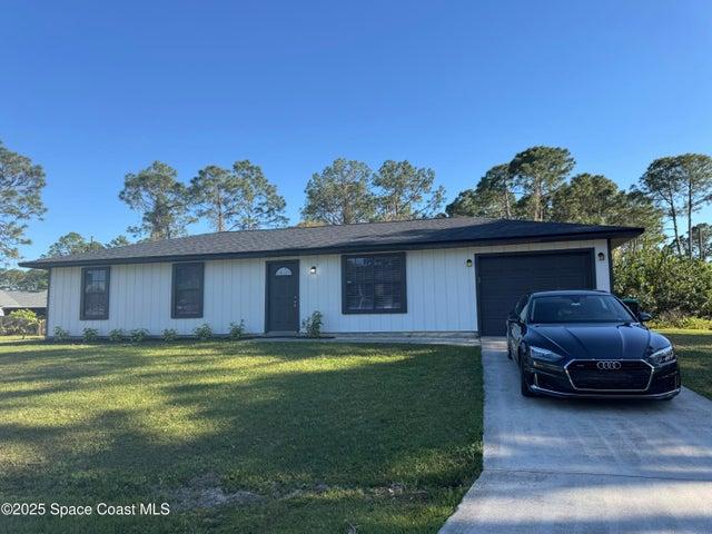 696 Harrington Street SW, Palm Bay