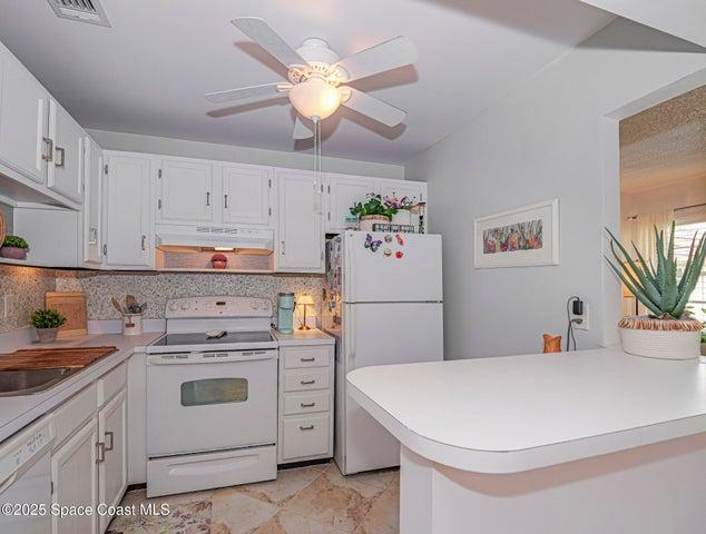75 Royal Oak Court 204, Vero Beach