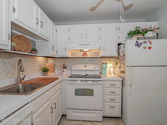 75 Royal Oak Court 204, Vero Beach, FL, 32962 photo 3