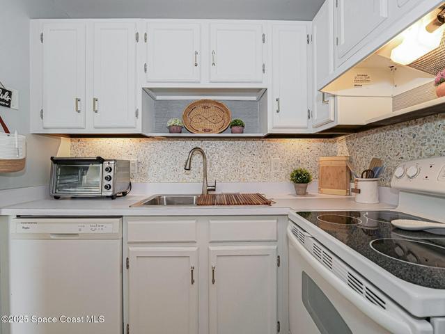 75 Royal Oak Court 204, Vero Beach, FL, 32962 photo 4